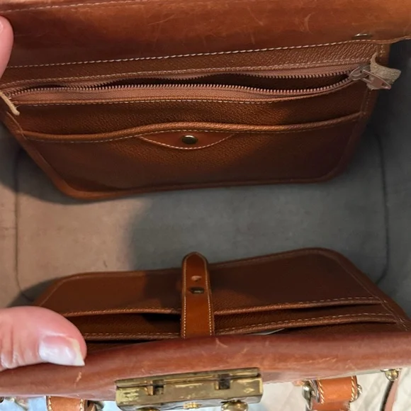 Vintage 1980s Dooney & Bourke Classic Tan and Brown Leather Dr Handbag - Picture 9 of 11